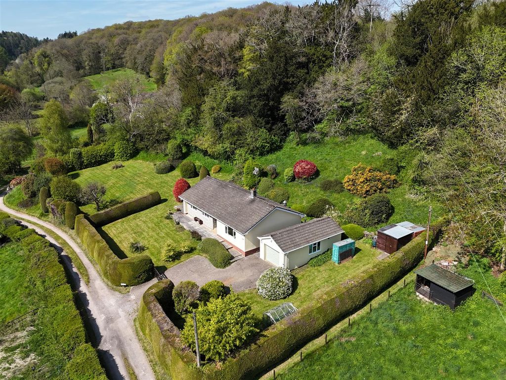 Property photo 2 of 25 Gardens