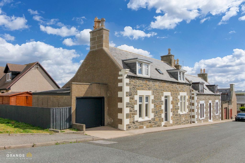 Property photo 2 of 39
