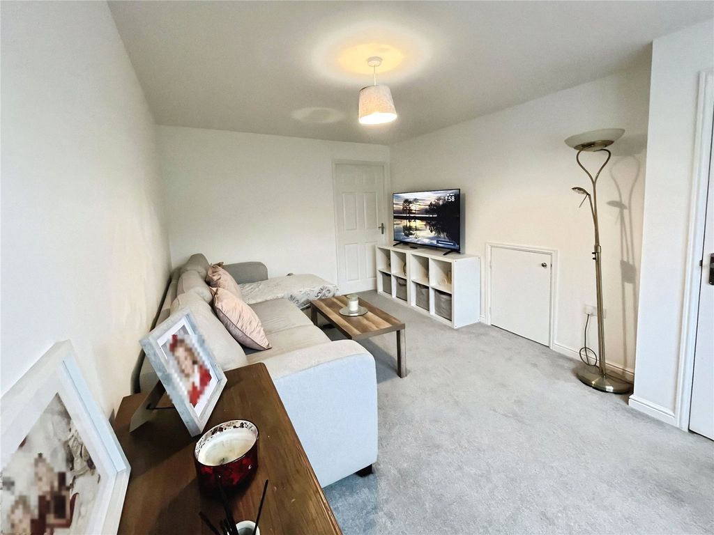 Property photo 2 of 11 Living Room