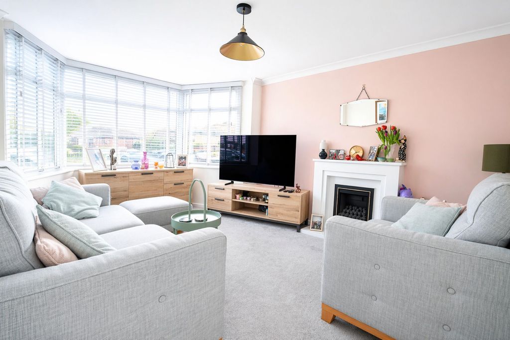 Property photo 3 of 18 Living Room