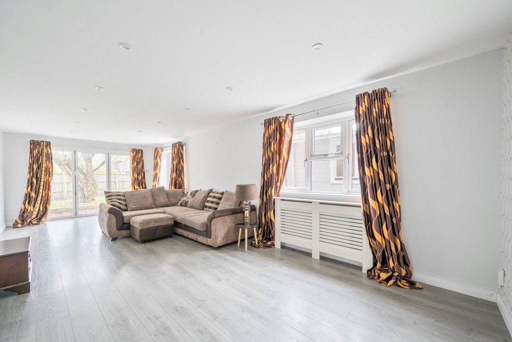 Property photo 3 of 10 Picture No. 08