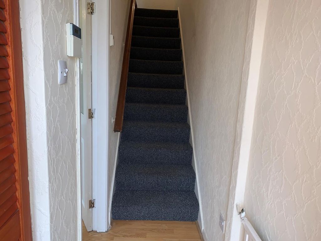 Property photo 2 of 10 Hallway