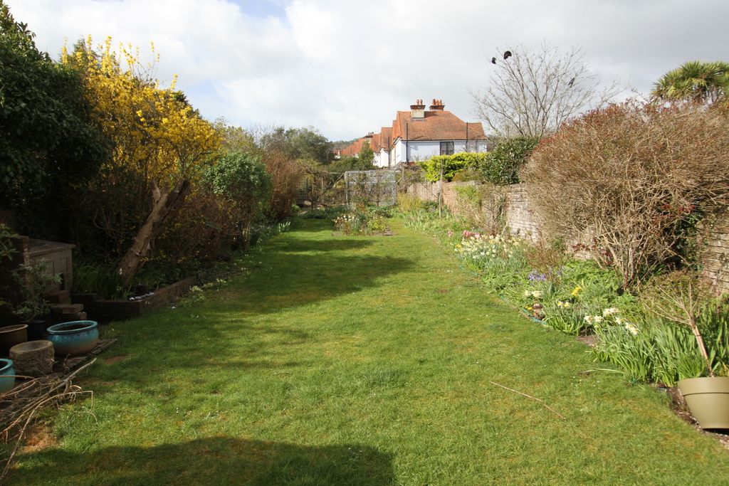 Property photo 2 of 25