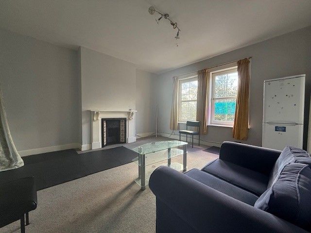 Property photo 2 of 5 Living Room