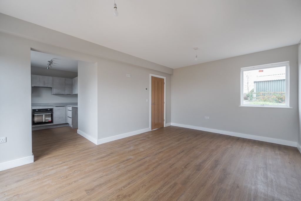 Property photo 3 of 18 1226101 (4)