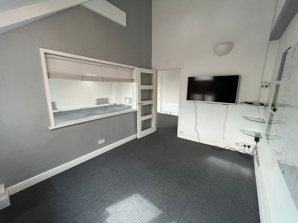 Property photo 3 of 8 Picture No. 06