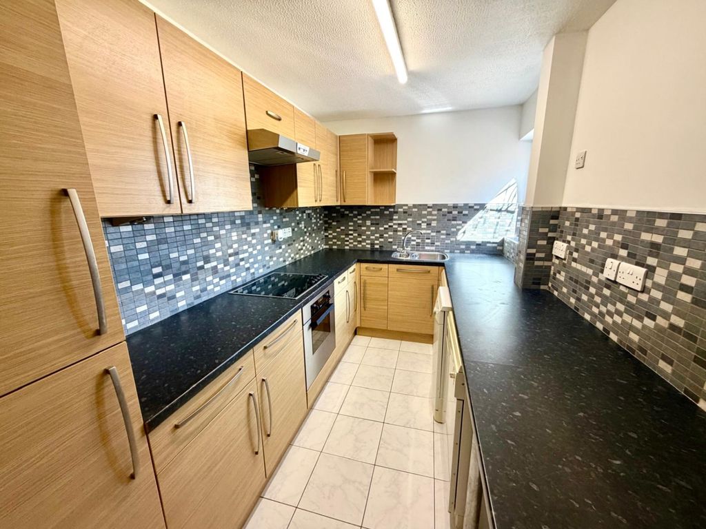 Property photo 3 of 6 Kitchen