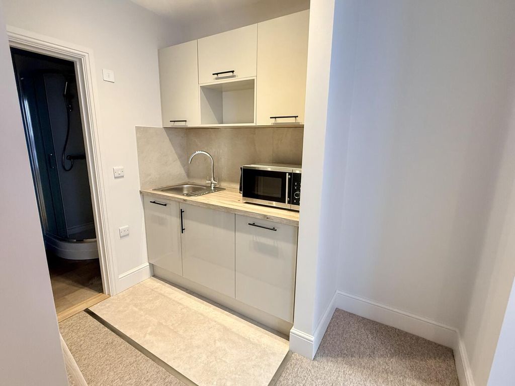 Property photo 3 of 18 Kitchen