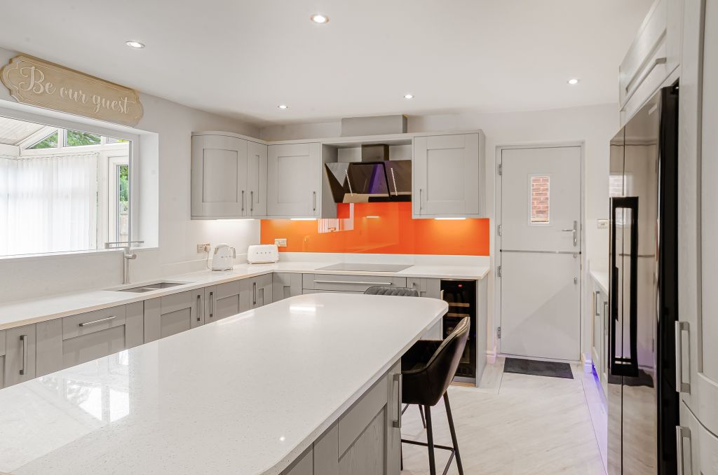 Property photo 3 of 36 Advert-48