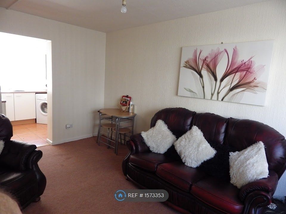 Property photo 2 of 5 Please Note Tenants Furniture