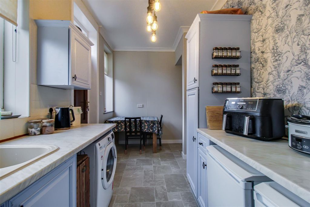 Property photo 3 of 12 Kitchen Diner