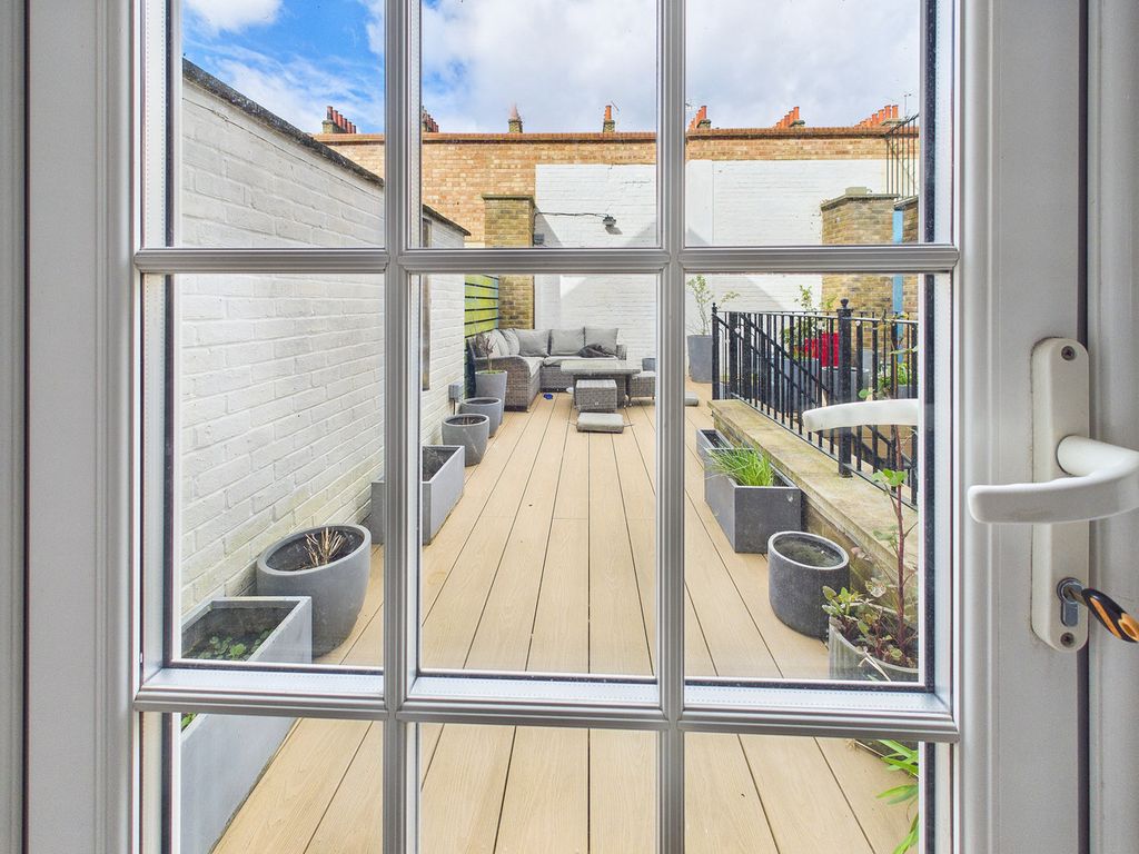 Property photo 3 of 32