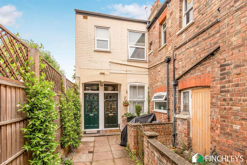 Property photo 1 of 10 83Longlanelondonn32Hy-19.Jpg