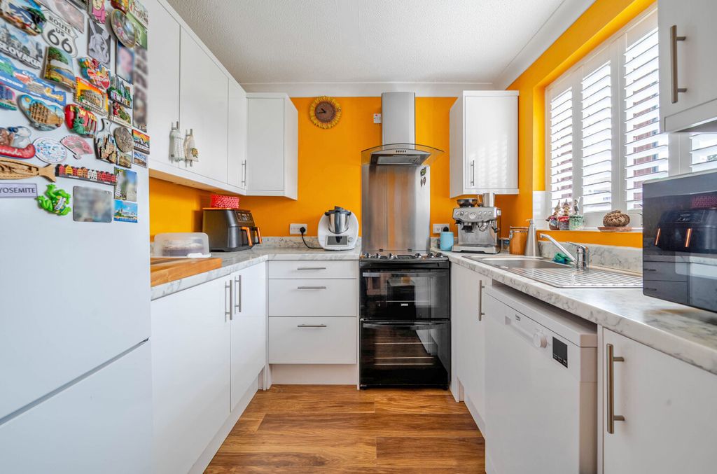 Property photo 2 of 13 1376206-19-691321...