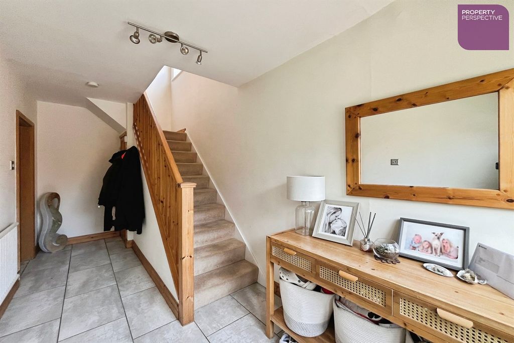 Property photo 2 of 19 Entrance Hall