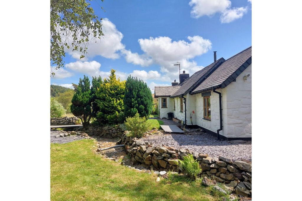 Property photo 1 of 29 Front Garden