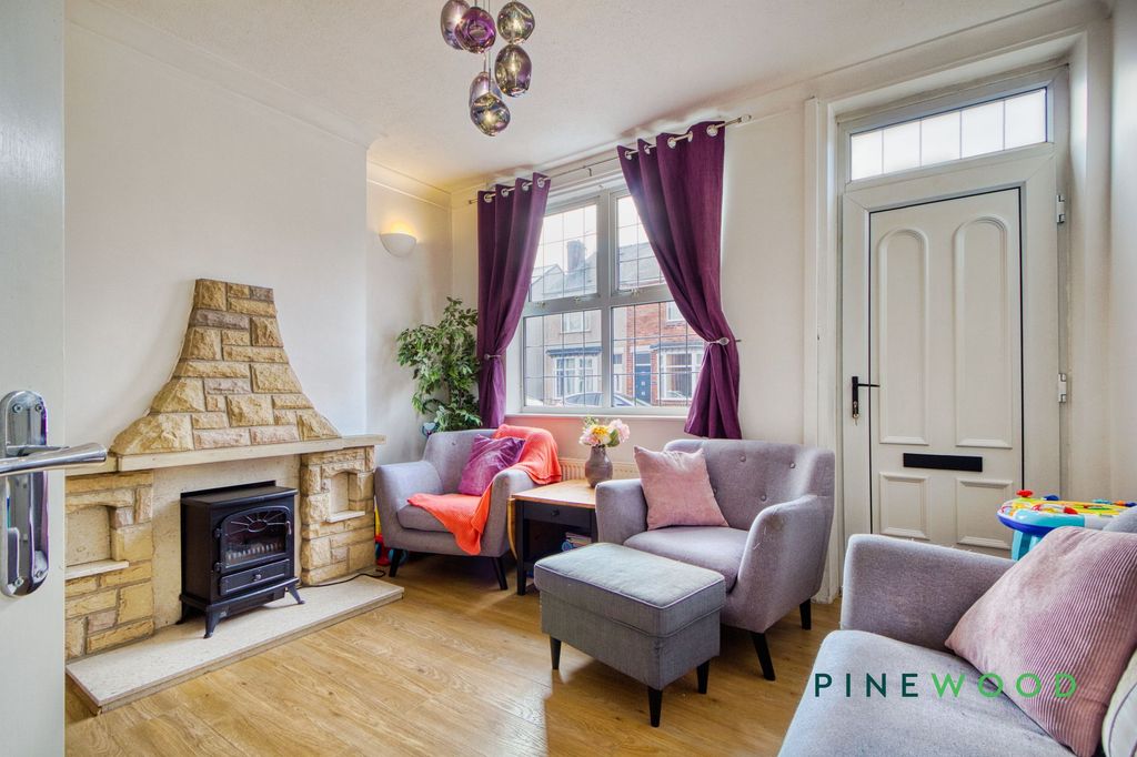 Property photo 2 of 18 Lounge