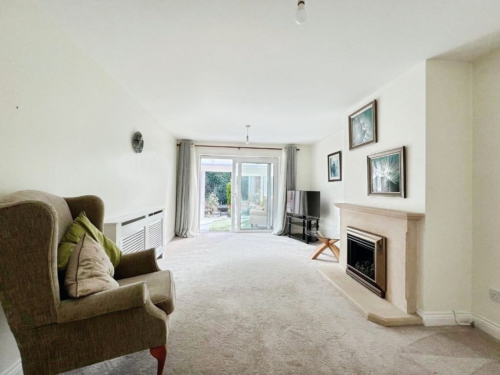 Property photo 3 of 15 Pbox-Living_Room-342160.Jpg