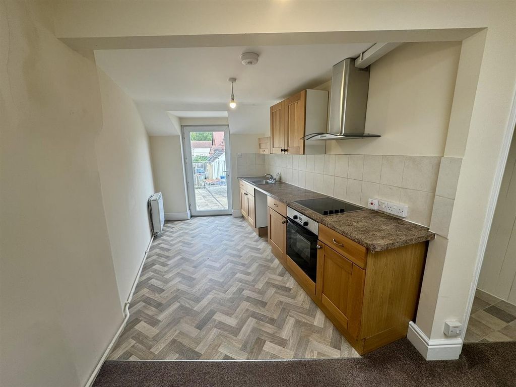 Property photo 3 of 12 Kitchen