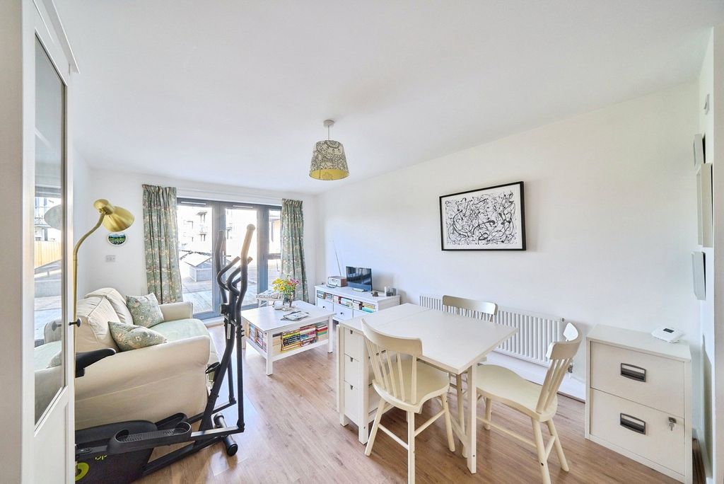 Property photo 3 of 14 Pbox-Img.Jpg