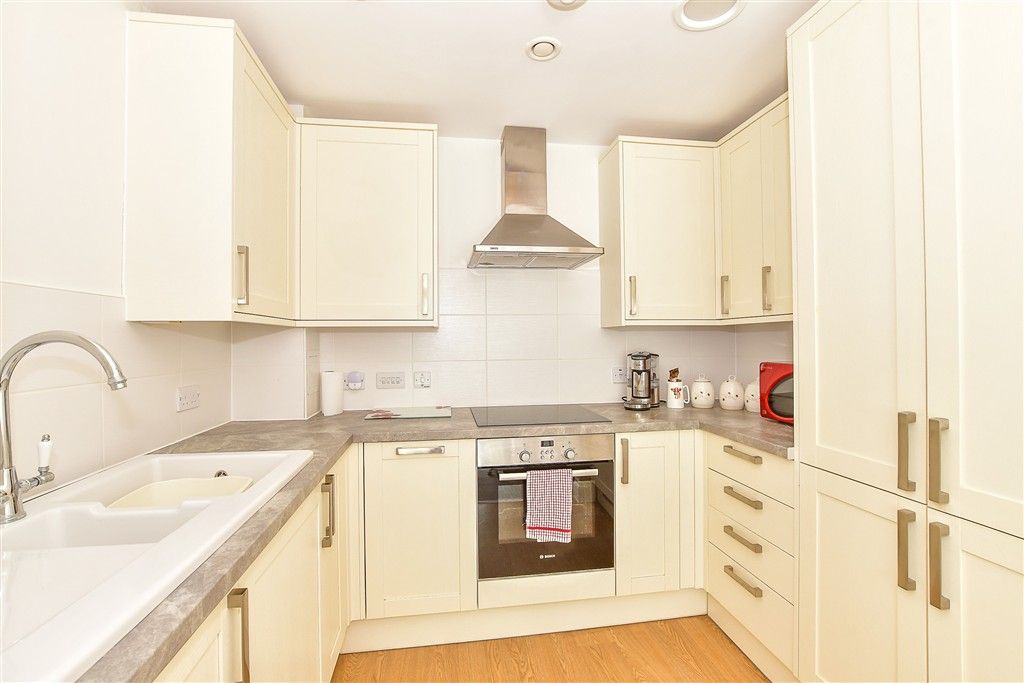 Property photo 3 of 8 Kitchen