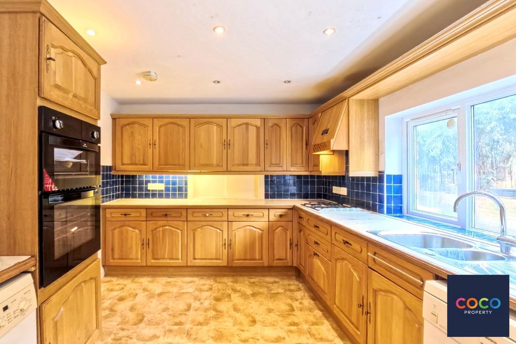 Property photo 3 of 14 5526954