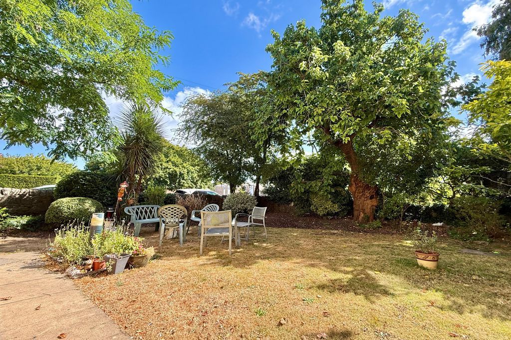 Property photo 2 of 10 Communal Garden Area