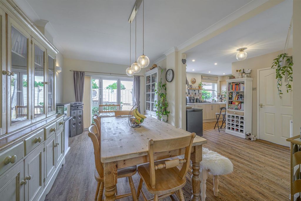 Property photo 2 of 37