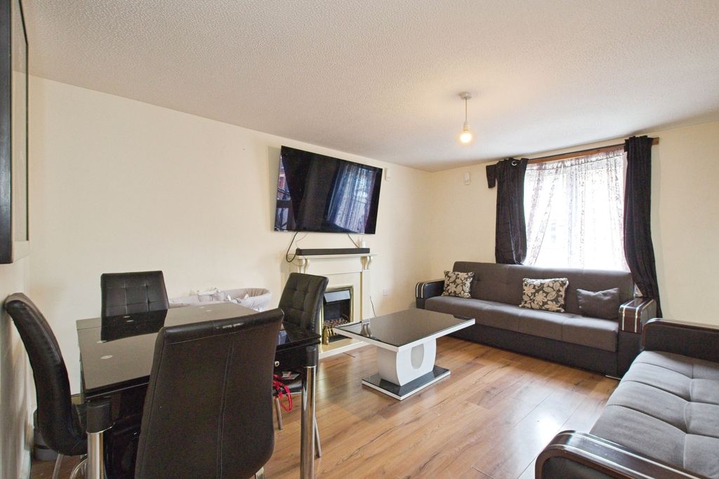 Property photo 3 of 20