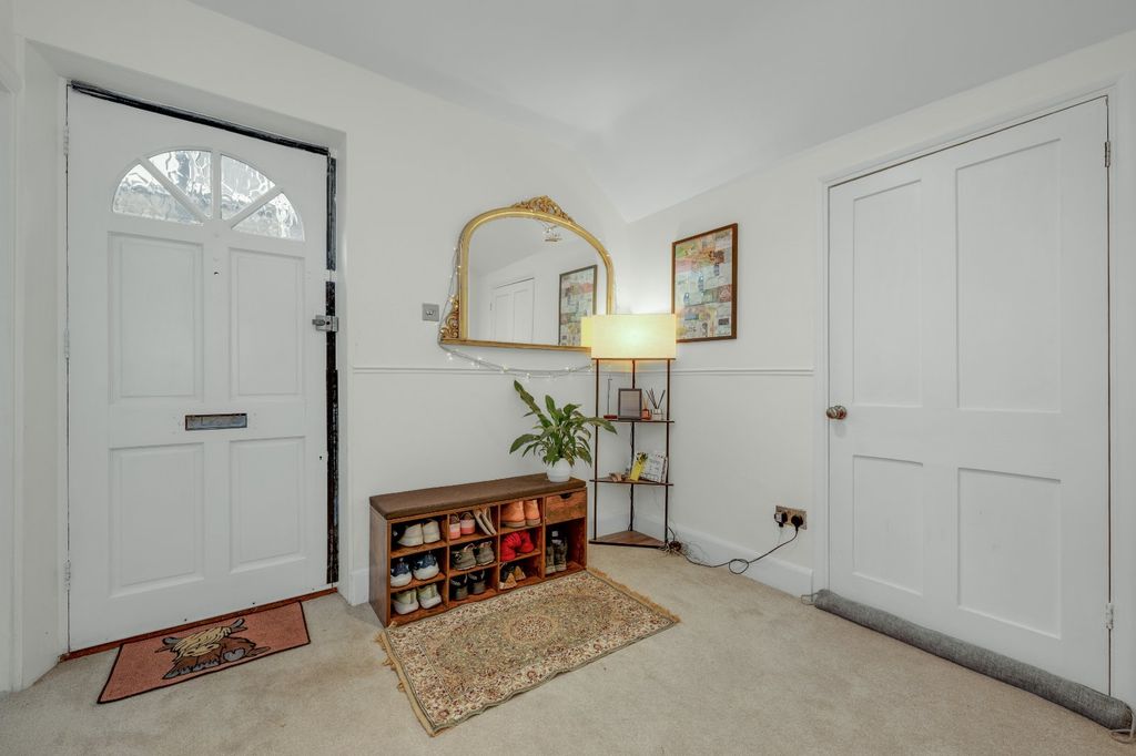 Property photo 2 of 12 Entrance Hall