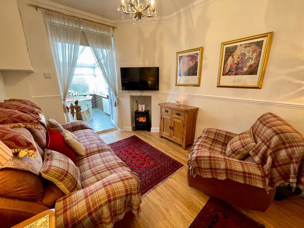 Property photo 3 of 11 4943382