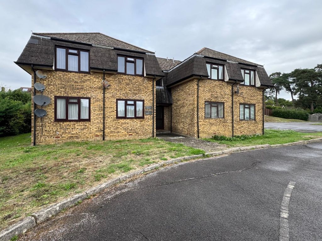 Property photo 1 of 7 6 Spencers Court