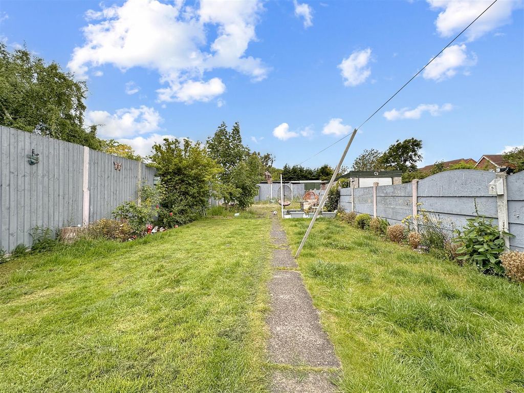 Property photo 3 of 20 Large Rear Garden 948