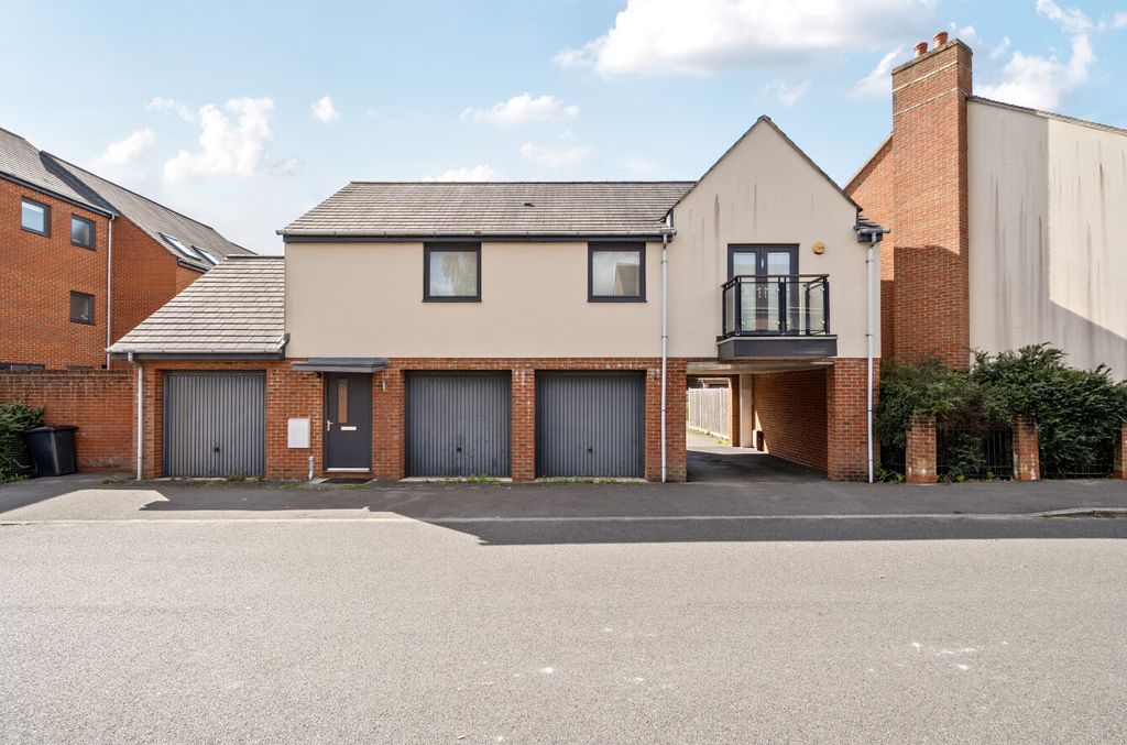 Property photo 1 of 11 1360346-1-68d3F2E...