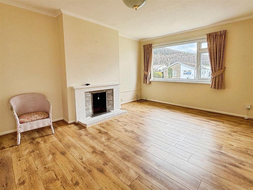 Property photo 2 of 19 Lounge.Jpg