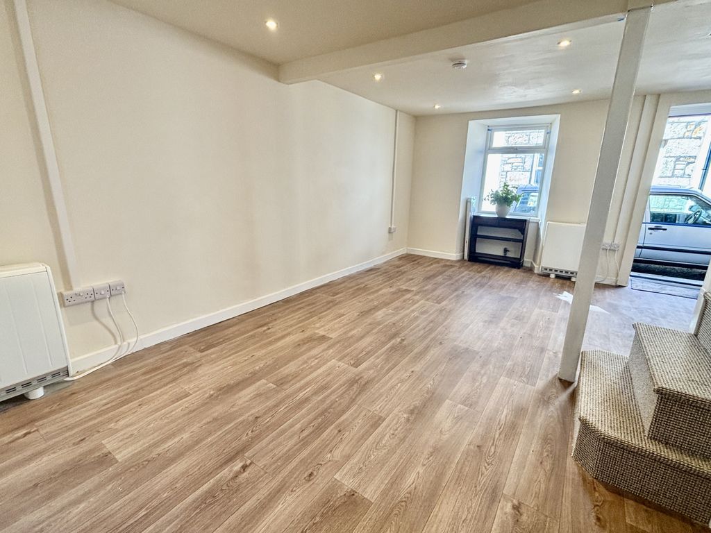 Property photo 2 of 11 Img 2361