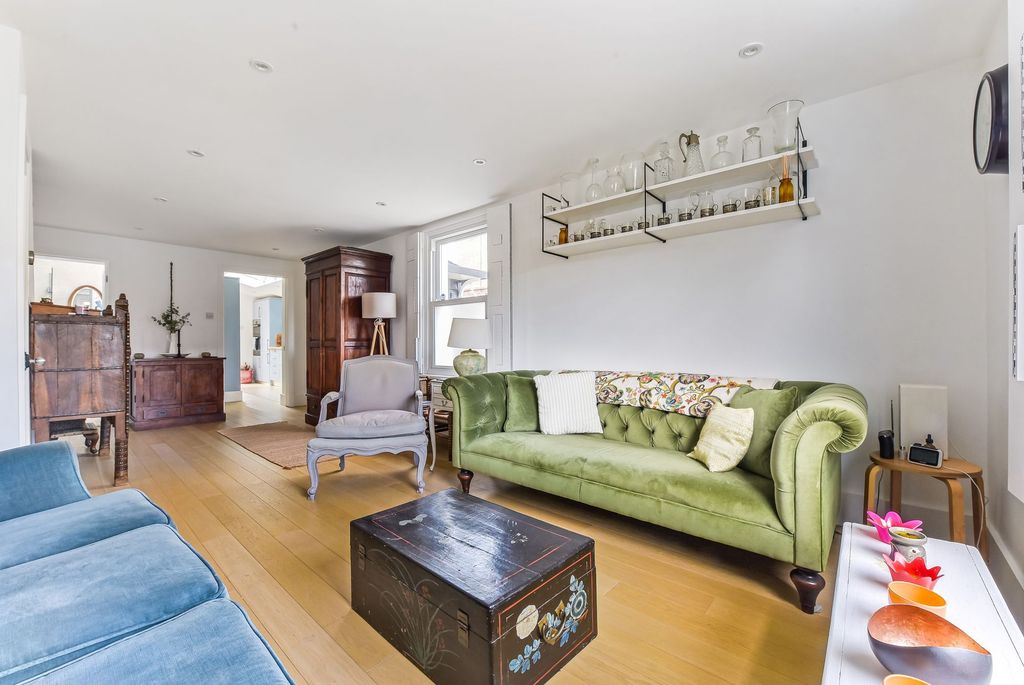 Property photo 2 of 20