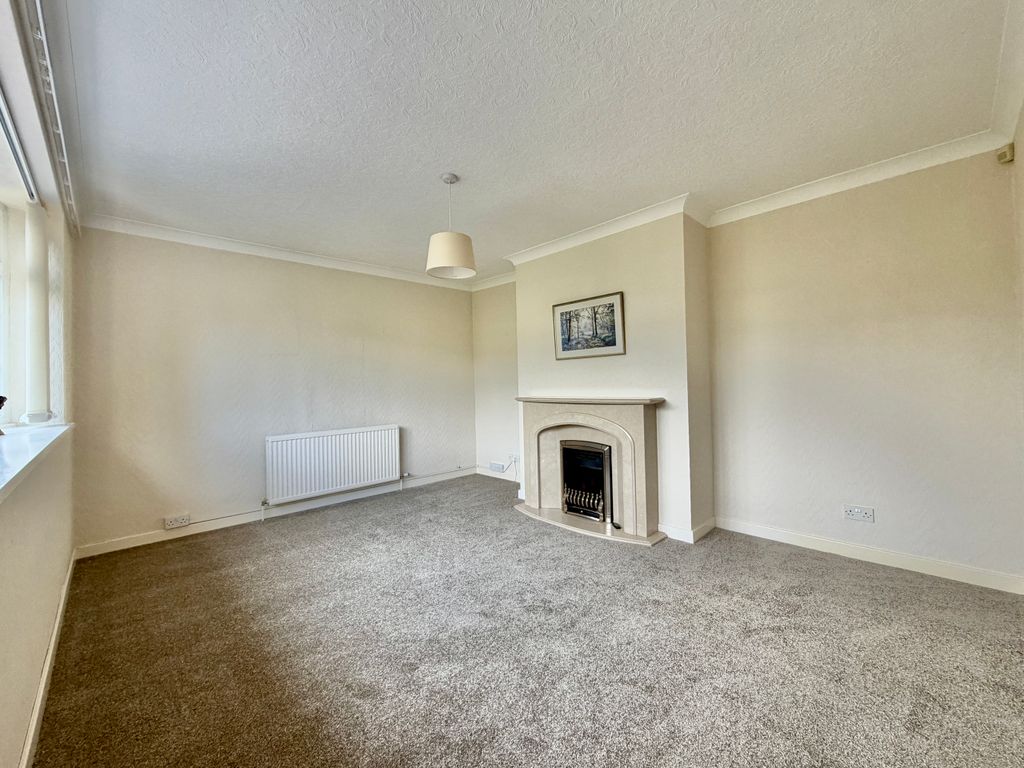 Property photo 3 of 14 Living Room