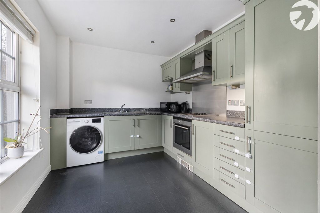 Property photo 2 of 18 Kitchen
