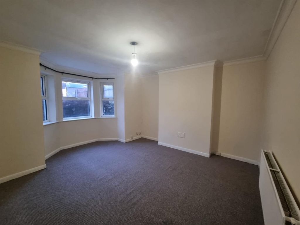 Property photo 2 of 13 01Fe2A3c-c3E8-48F2-A08B-426408F5Cb5d.Jpg