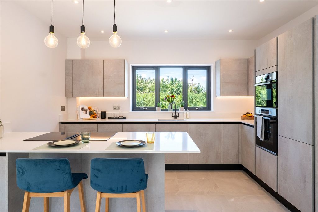 Property photo 3 of 12 Kitchen