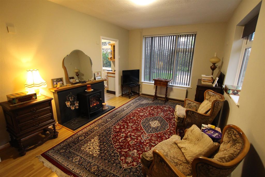 Property photo 2 of 10 Living Room