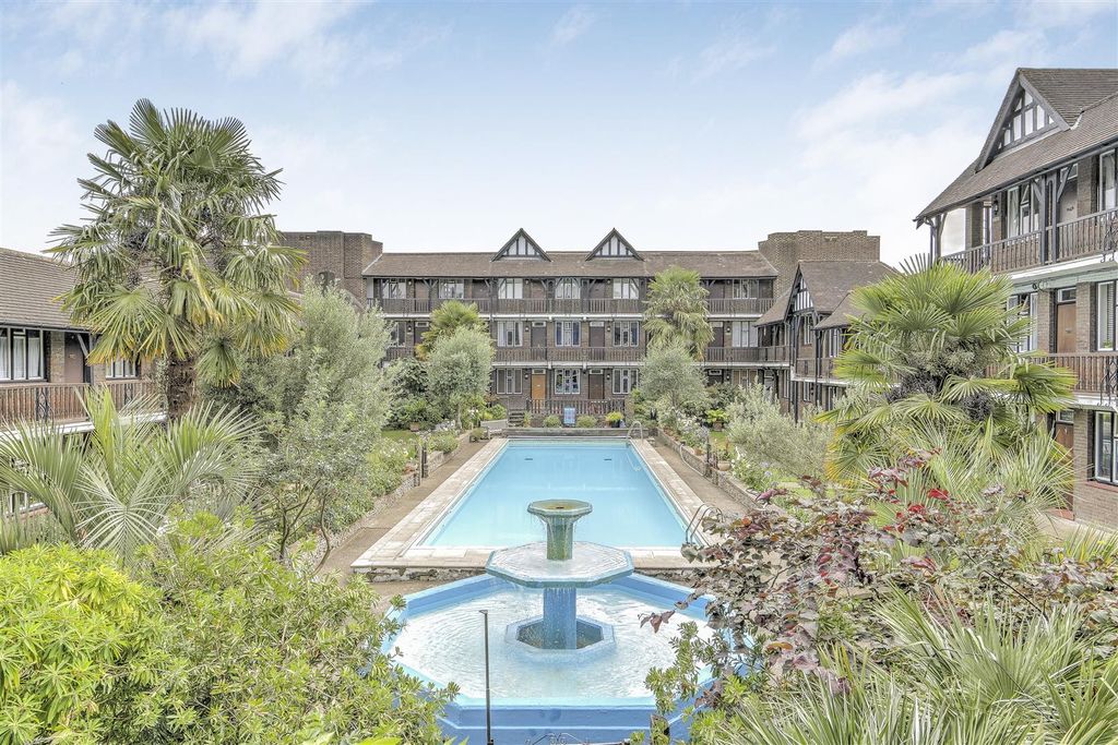 Property photo 1 of 17 44_Tudor_Close_3.Jpg