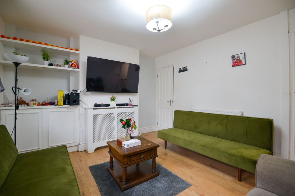 Property photo 2 of 9