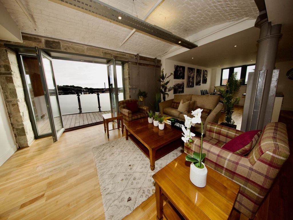 Property photo 1 of 15 4 Living (2)