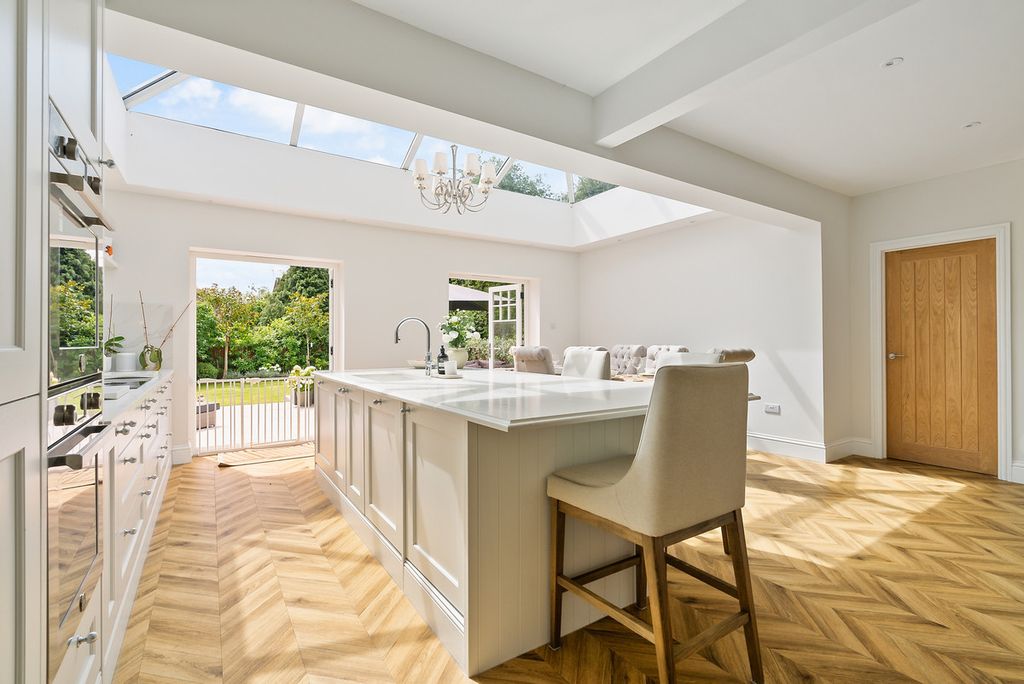 Property photo 3 of 43