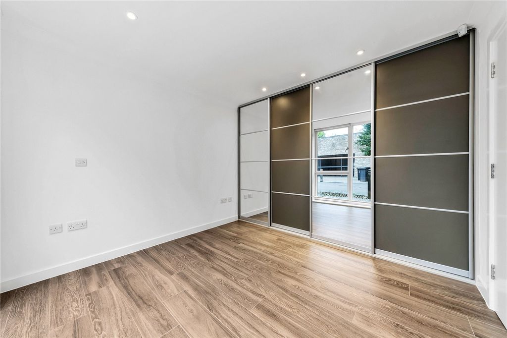 Property photo 3 of 9 Picture No. 30