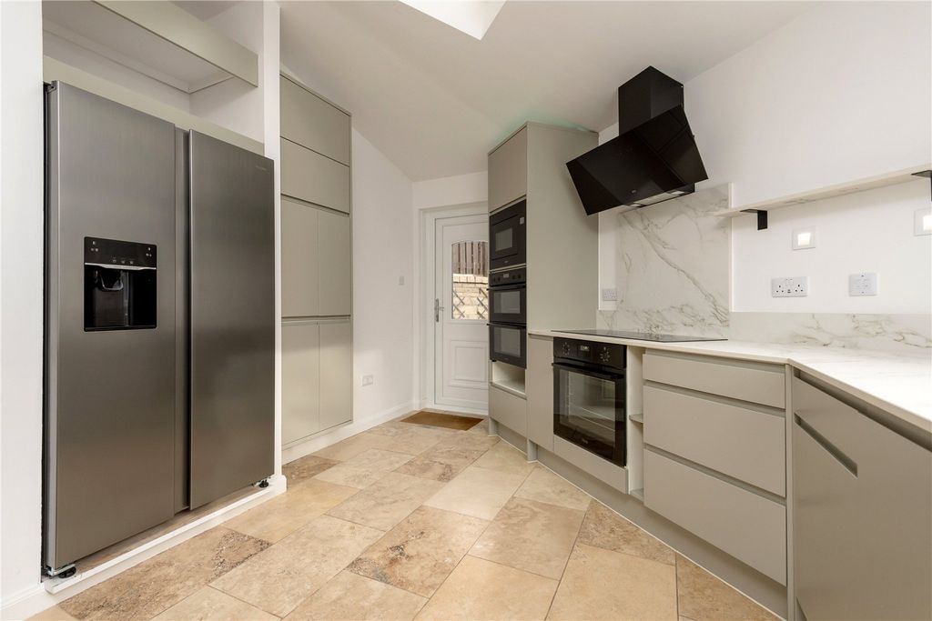 Property photo 2 of 15 Picture No. 13