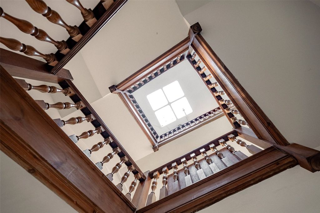Property photo 3 of 12 Staircase