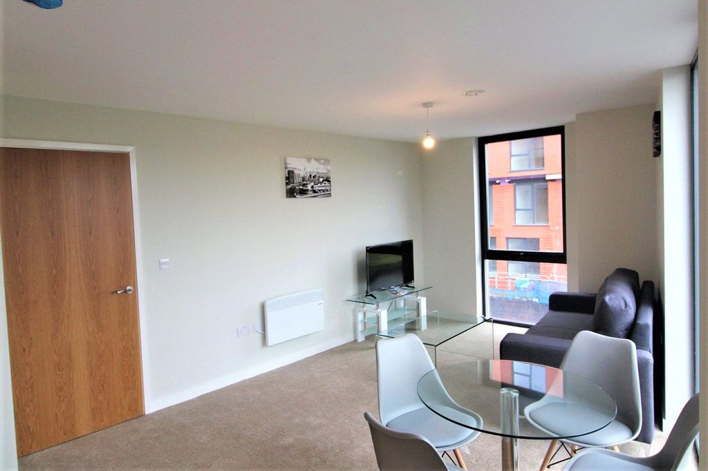 Property photo 3 of 9 Lounge